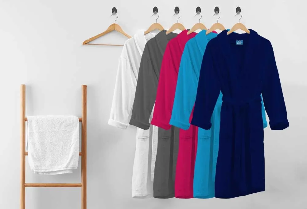 Peignoir dans une salle de bain